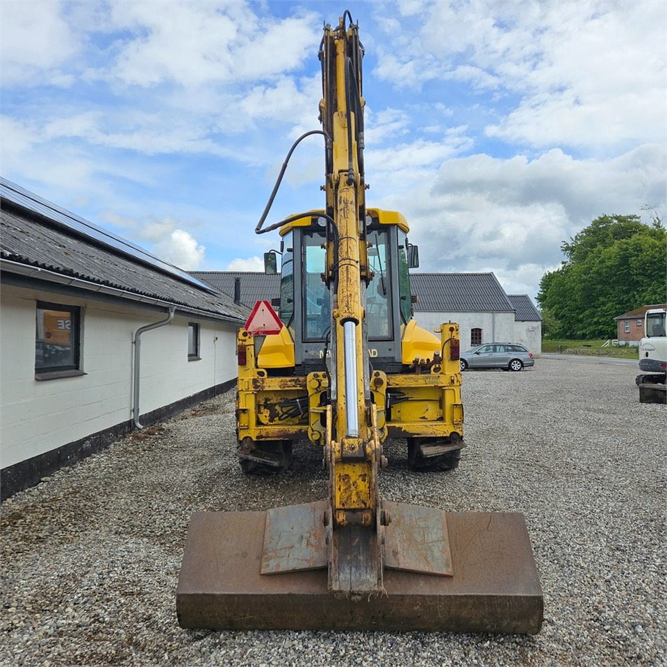 New Holland LB115-4PS - Retroexcavadora: foto 5 New Holland LB115-4PS - Retroexcavadora: foto 5