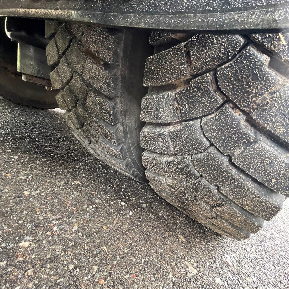 Leasing financiero de Scania 124G leasing Scania 124G: foto 38