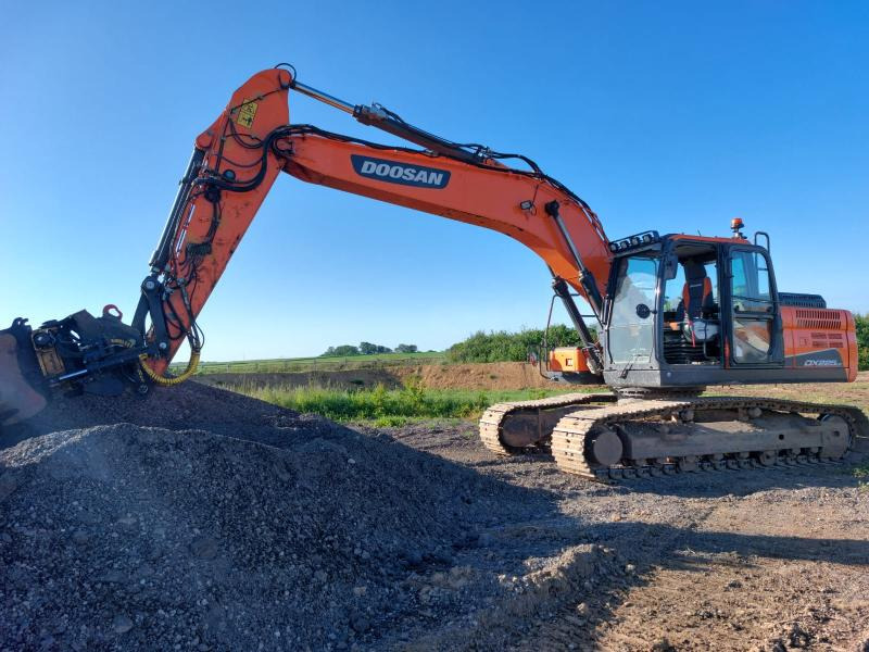 Doosan DX 225LC-5 - Excavadora de cadenas: foto 1 Doosan DX 225LC-5 - Excavadora de cadenas: foto 1