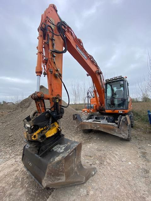 ENGCON LOT EQUIPEMENT S60 - Cazo para excavadora: foto 4 ENGCON LOT EQUIPEMENT S60 - Cazo para excavadora: foto 4