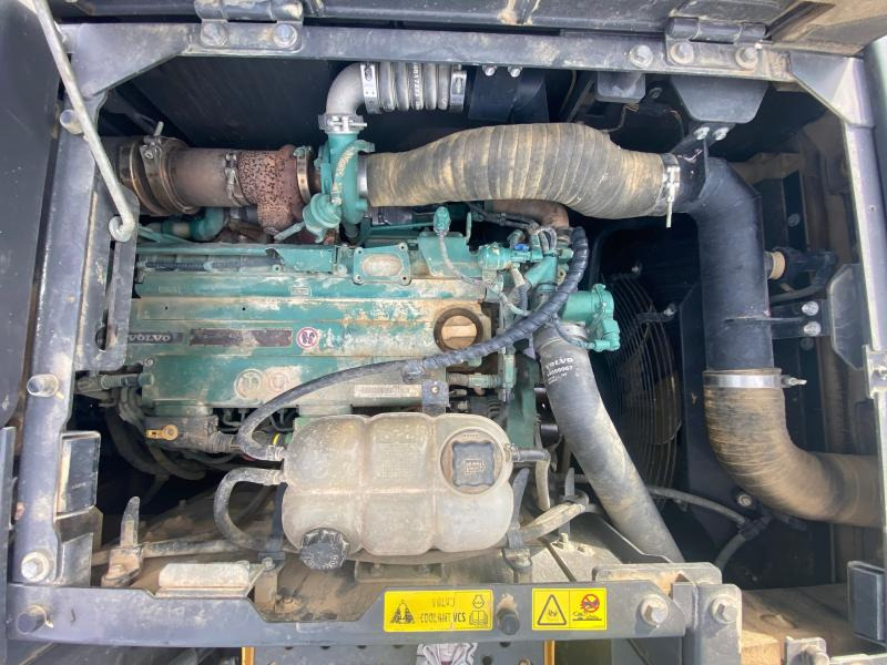Excavadora de cadenas Volvo ECR 235EL: foto 17