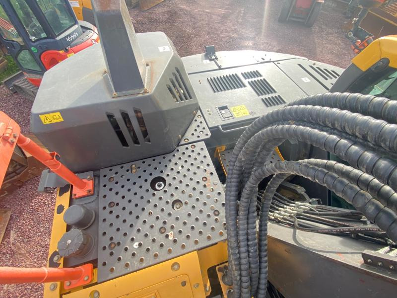 Excavadora de cadenas Volvo ECR 235EL: foto 16
