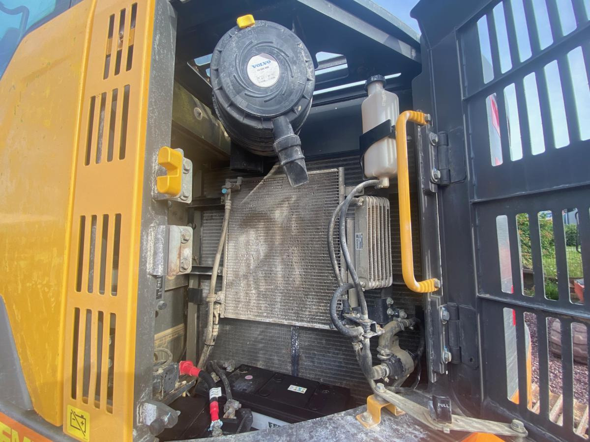 Excavadora de cadenas Volvo ECR 235EL: foto 19