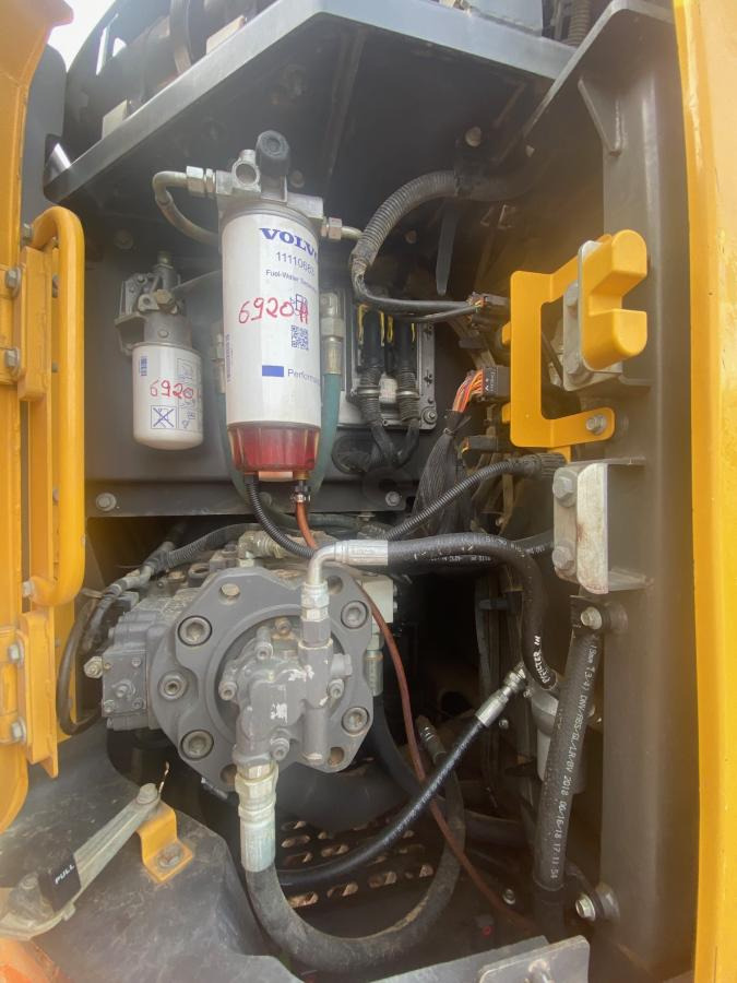 Excavadora de cadenas Volvo ECR 235EL: foto 18