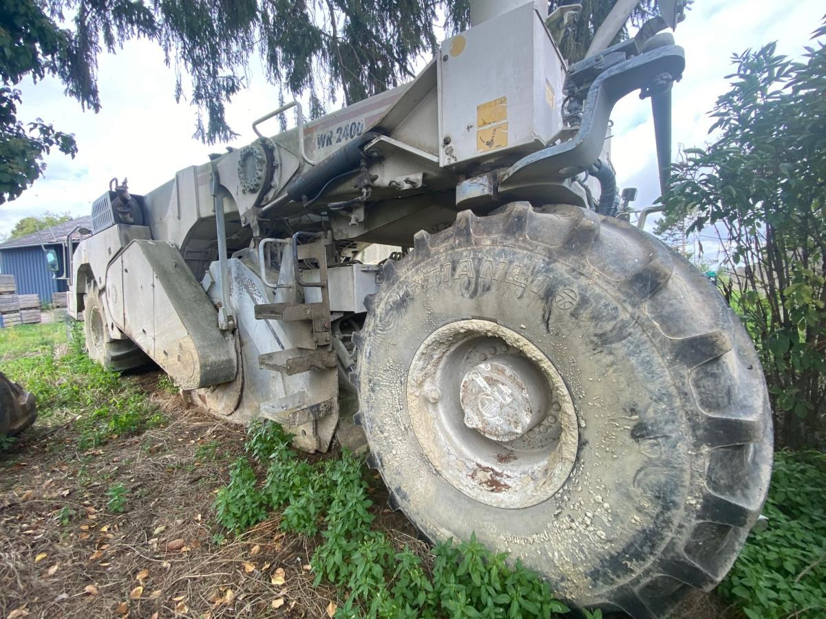 WIRTGEN WR 2400 - Estabilizador de suelos: foto 3 WIRTGEN WR 2400 - Estabilizador de suelos: foto 3