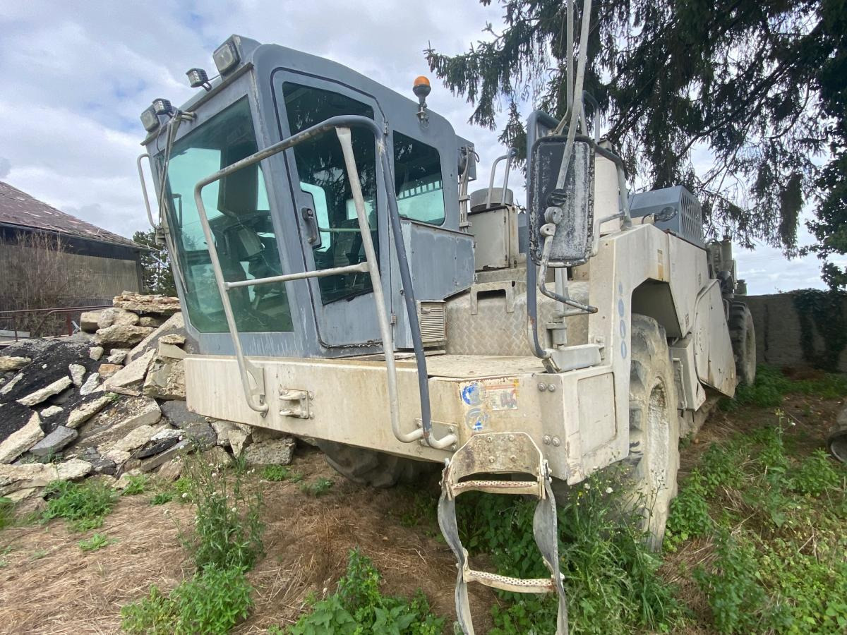 WIRTGEN WR 2400 - Estabilizador de suelos: foto 2 WIRTGEN WR 2400 - Estabilizador de suelos: foto 2