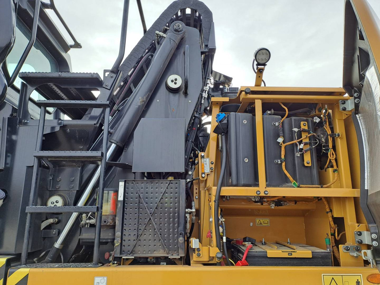 Excavadora de ruedas CAT MH3022: foto 10