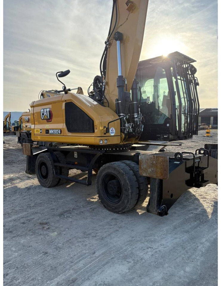 CAT MH3024 - Excavadora de ruedas: foto 2 CAT MH3024 - Excavadora de ruedas: foto 2