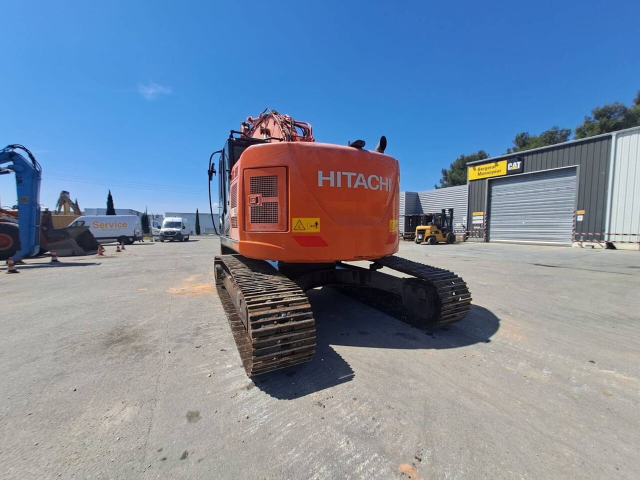 HITACHI ZX225 - Excavadora de cadenas: foto 2 HITACHI ZX225 - Excavadora de cadenas: foto 2