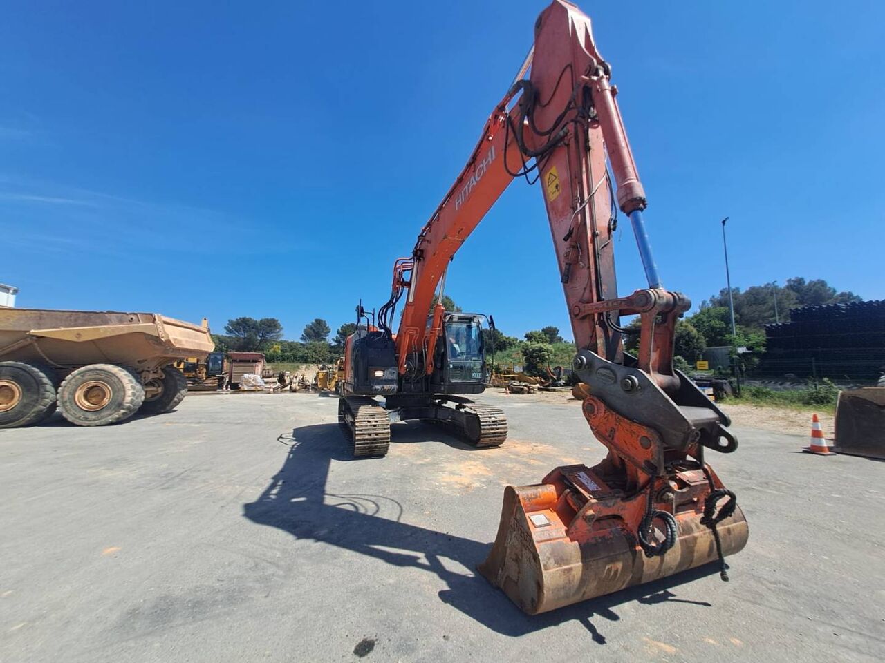 HITACHI ZX225 - Excavadora de cadenas: foto 4 HITACHI ZX225 - Excavadora de cadenas: foto 4
