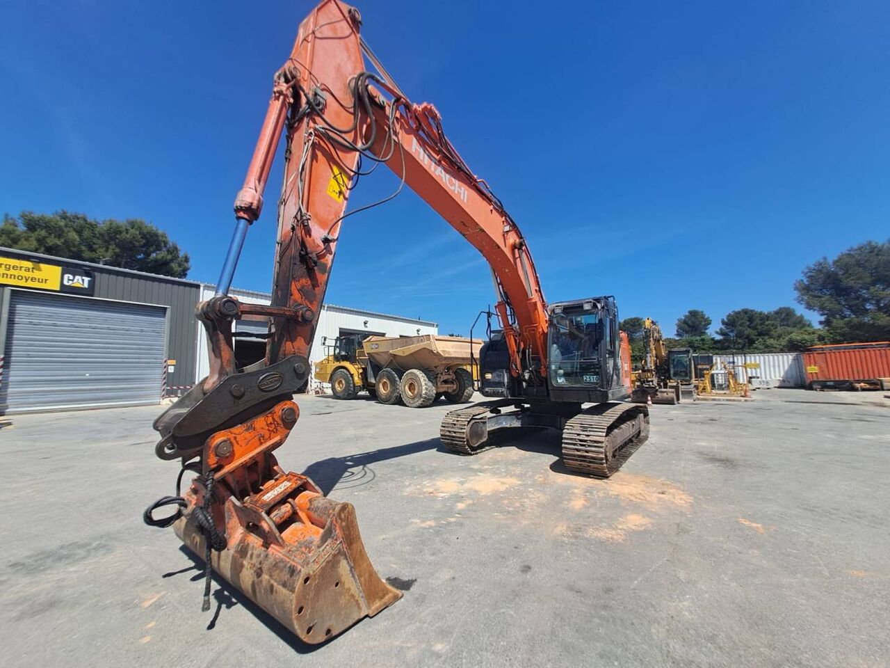 HITACHI ZX225 - Excavadora de cadenas: foto 1 HITACHI ZX225 - Excavadora de cadenas: foto 1
