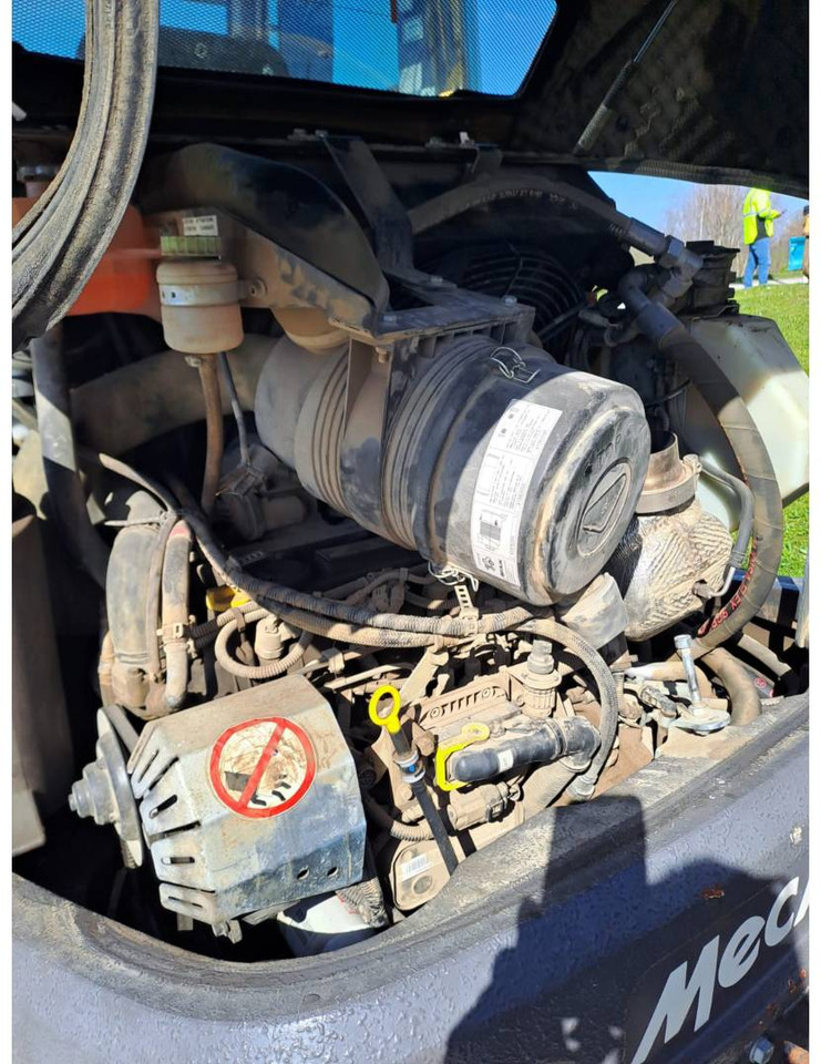 Minicargadora MECALAC AX1000: foto 7