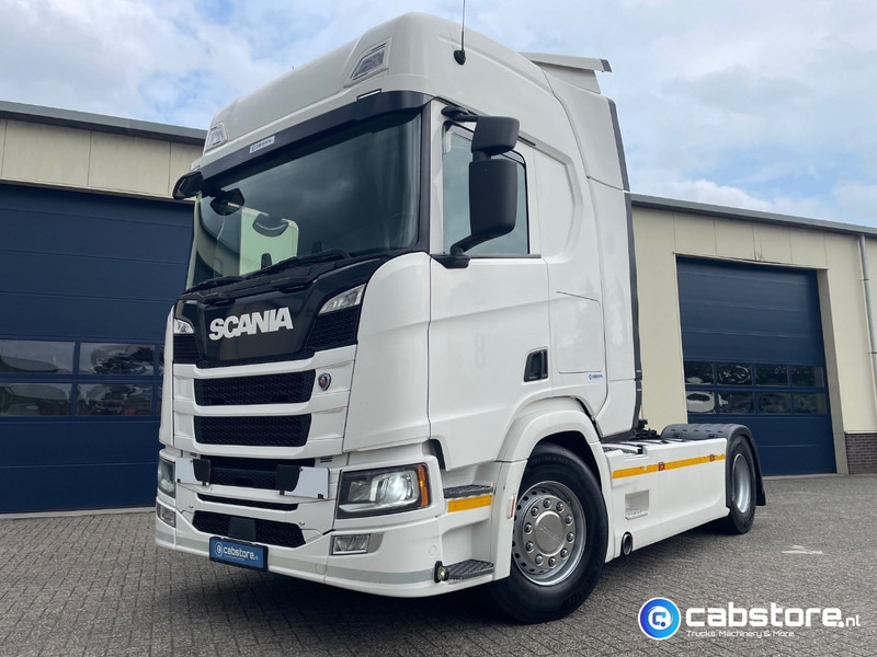 Scania R450 4X2 Euro 6 Tractor Scania R450 A4x2 Euro 6 - R-Highline - Retarder - Bouwjaar 12-2017 - Differentieelslot - 2 dieseltanks - Good condition - Cabeza tractora: foto 2 Scania R450 4X2 Euro 6 Tractor Scania R450 A4x2 Euro 6 - R-Highline - Retarder - Bouwjaar 12-2017 - Differentieelslot - 2 dieseltanks - Good condition - Cabeza tractora: foto 2