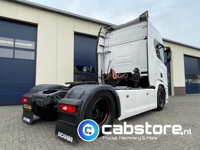 Scania R500 A4X2 NB Euro 6 ( C ) - RETARDER - R-Highline - 2 tanks - Km 871.604 - Bouwjaar 2017 - Volledig luchtgeveerd - LED - Cabeza tractora: foto 4 Scania R500 A4X2 NB Euro 6 ( C ) - RETARDER - R-Highline - 2 tanks - Km 871.604 - Bouwjaar 2017 - Volledig luchtgeveerd - LED - Cabeza tractora: foto 4