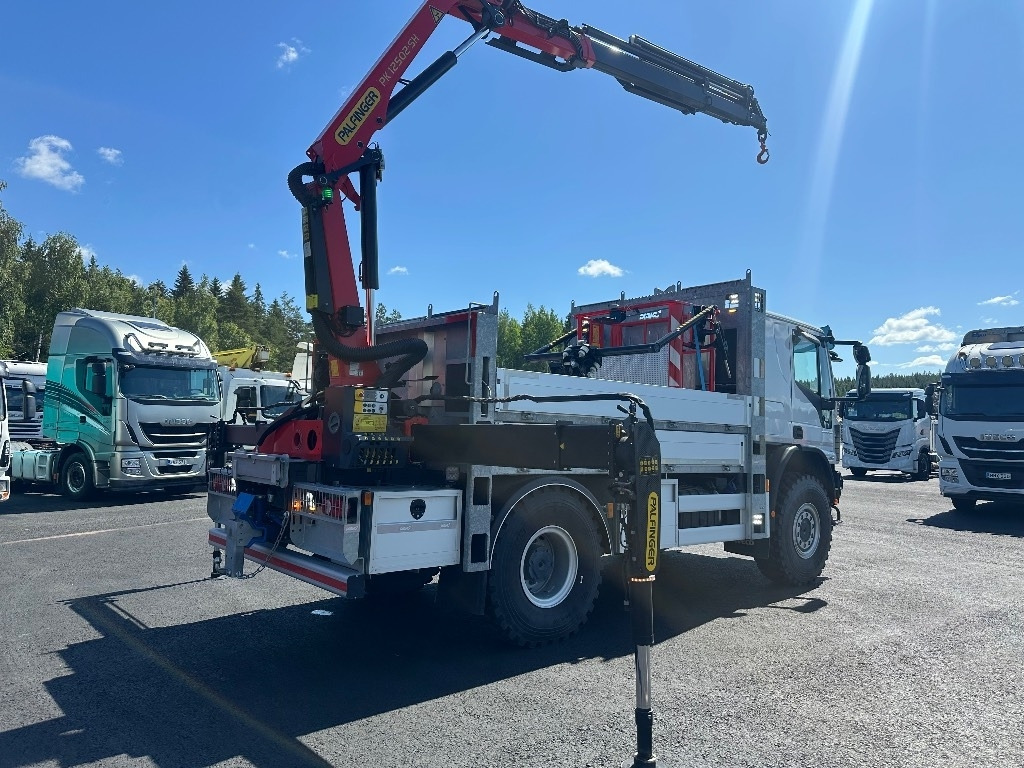 Iveco Eurocargo ML150E28 4x4 sähkölaitos varustein - Camión grúa: foto 4 Iveco Eurocargo ML150E28 4x4 sähkölaitos varustein - Camión grúa: foto 4