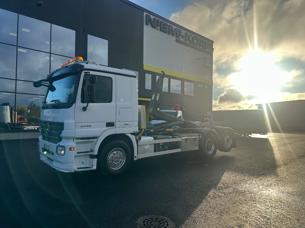 Mercedes-Benz Actros 2545 L 6x2 - Multibasculante camión: foto 1 Mercedes-Benz Actros 2545 L 6x2 - Multibasculante camión: foto 1