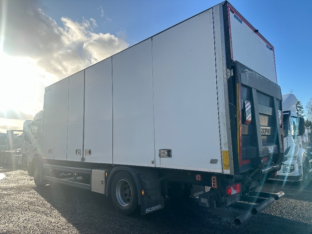 Scania P250 - Camión caja cerrada: foto 4 Scania P250 - Camión caja cerrada: foto 4