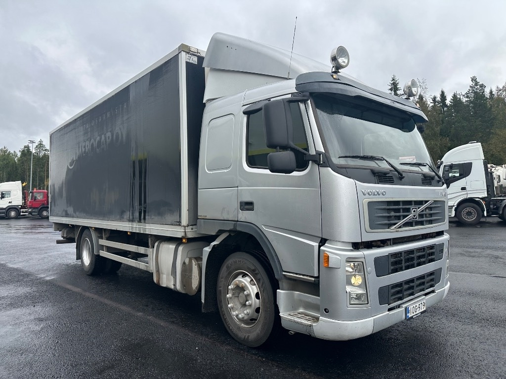 Volvo FM9 300 4x2 - Camión caja cerrada: foto 3 Volvo FM9 300 4x2 - Camión caja cerrada: foto 3