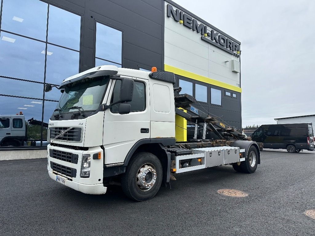 Volvo FM9 4x2 vaijerilaitteilla - Portacontenedor de cadenas camión: foto 1 Volvo FM9 4x2 vaijerilaitteilla - Portacontenedor de cadenas camión: foto 1