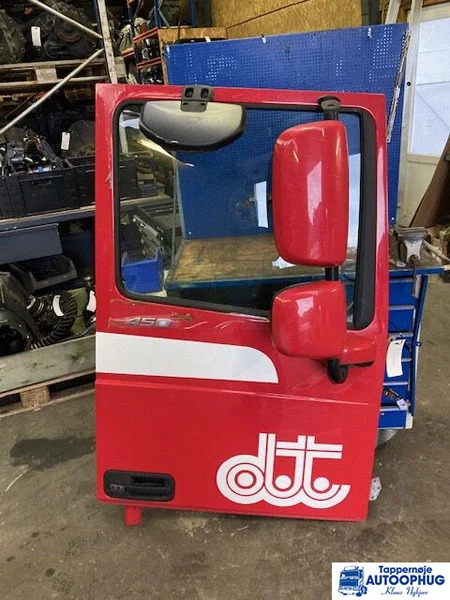 DAF RH door – DAF 1881863 - Carrocería y exterior para Camión: foto 1 DAF RH door – DAF 1881863 - Carrocería y exterior para Camión: foto 1