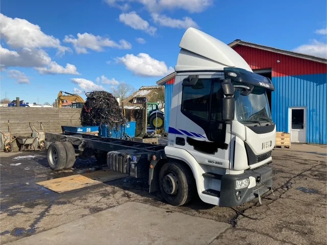 Iveco Eurocargo 120-250 - Chasis camión: foto 1 Iveco Eurocargo 120-250 - Chasis camión: foto 1