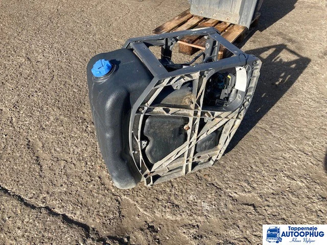 Volvo Adblue tank 21645367 – 23251720 - Depósito de AdBlue para Camión: foto 2 Volvo Adblue tank 21645367 – 23251720 - Depósito de AdBlue para Camión: foto 2