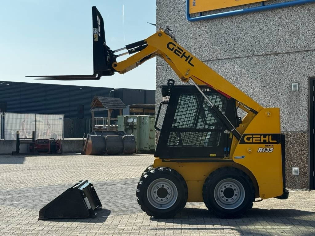Gehl R135 / Manitou 1350R Skid Steer, 2022 - Minicargadora: foto 2 Gehl R135 / Manitou 1350R Skid Steer, 2022 - Minicargadora: foto 2