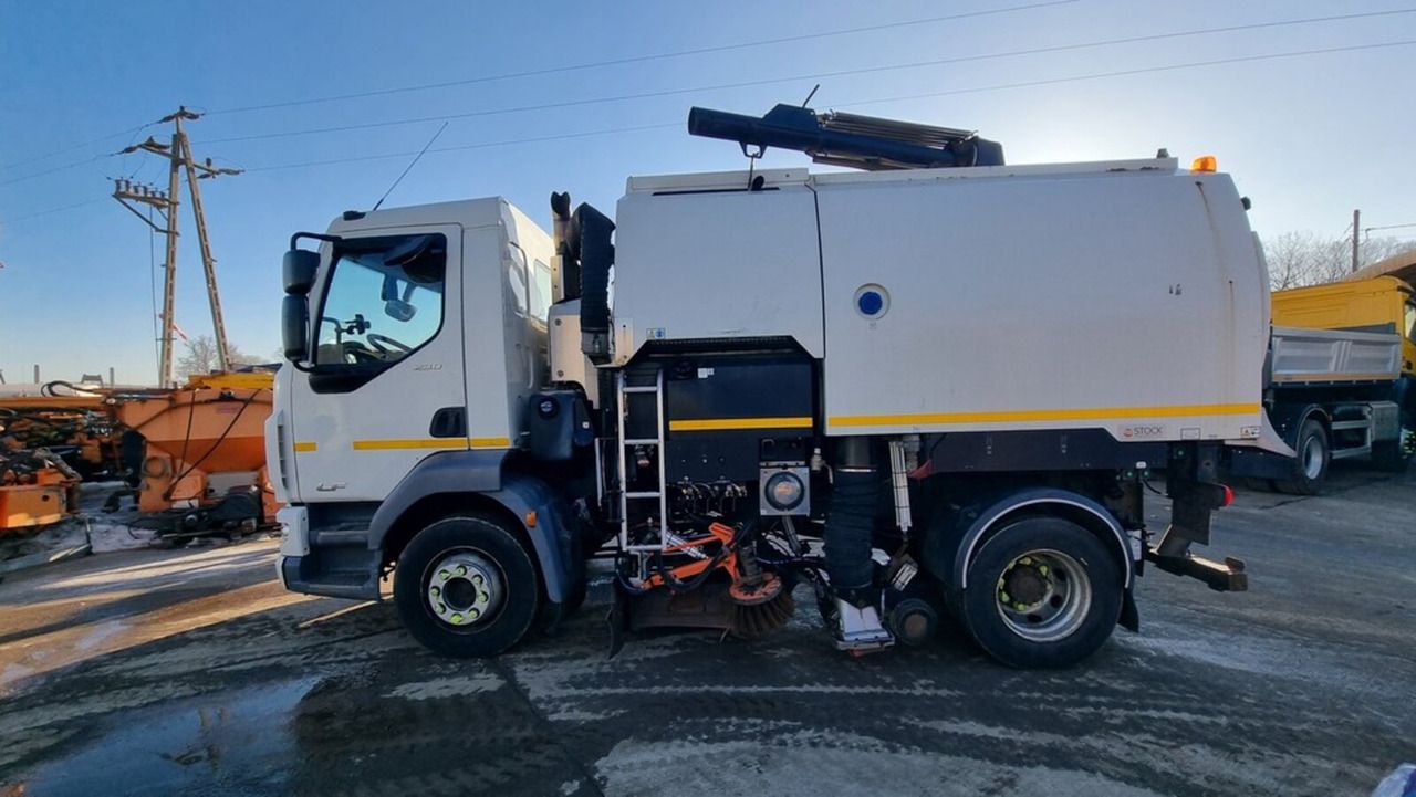 DAF LF 230 – Zamiatarka STOCK S6400 / PM2.5 PM10 / EURO 6 / 2018 - Barredora vial: foto 3 DAF LF 230 – Zamiatarka STOCK S6400 / PM2.5 PM10 / EURO 6 / 2018 - Barredora vial: foto 3