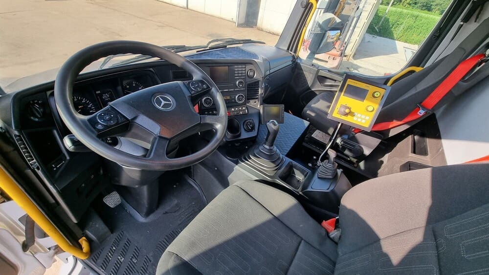 MERCEDES-BENZ AROCS 3243 8x4 | Euro 6 | Piaskarko Solarka Econ 12m³ - Máquina quitanieve: foto 3 MERCEDES-BENZ AROCS 3243 8x4 | Euro 6 | Piaskarko Solarka Econ 12m³ - Máquina quitanieve: foto 3