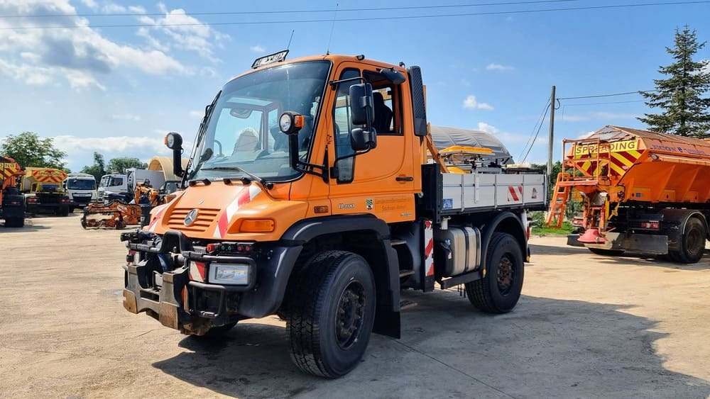 MERCEDES-BENZ Unimog U400 - Tractor municipal: foto 1 MERCEDES-BENZ Unimog U400 - Tractor municipal: foto 1