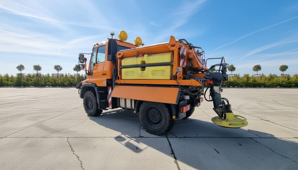 MERCEDES-BENZ Unimog U300 - Vehículo municipal: foto 2 MERCEDES-BENZ Unimog U300 - Vehículo municipal: foto 2