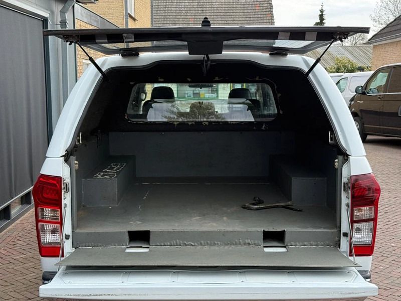 Isuzu D-max 1.9 AWD Extented LS Dubbel Cabine Automaat 163pk NAP - Pick-up, Furgoneta combi: foto 5 Isuzu D-max 1.9 AWD Extented LS Dubbel Cabine Automaat 163pk NAP - Pick-up, Furgoneta combi: foto 5