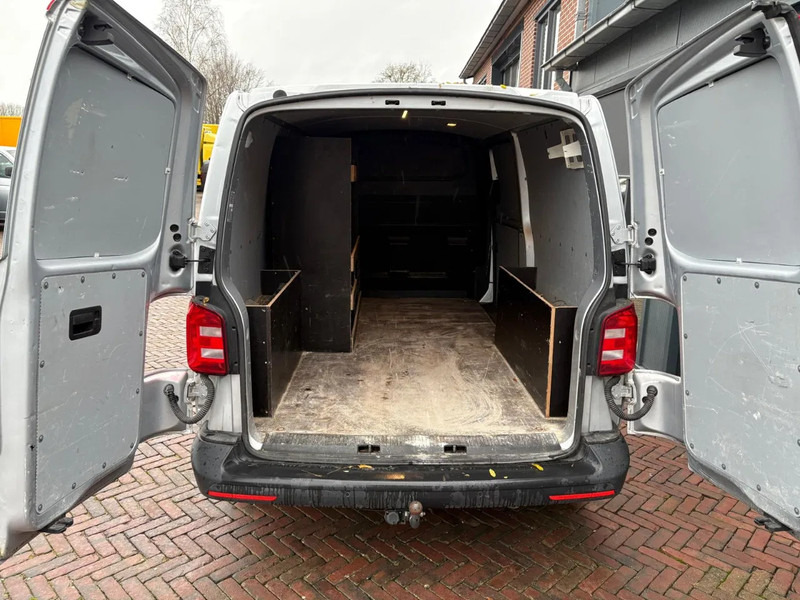 Volkswagen Transporter Lichte Schade 2.0 tdi L2 Carplay Parkeersensoren Dealeronderhouden NAP - Furgoneta pequeña: foto 5 Volkswagen Transporter Lichte Schade 2.0 tdi L2 Carplay Parkeersensoren Dealeronderhouden NAP - Furgoneta pequeña: foto 5