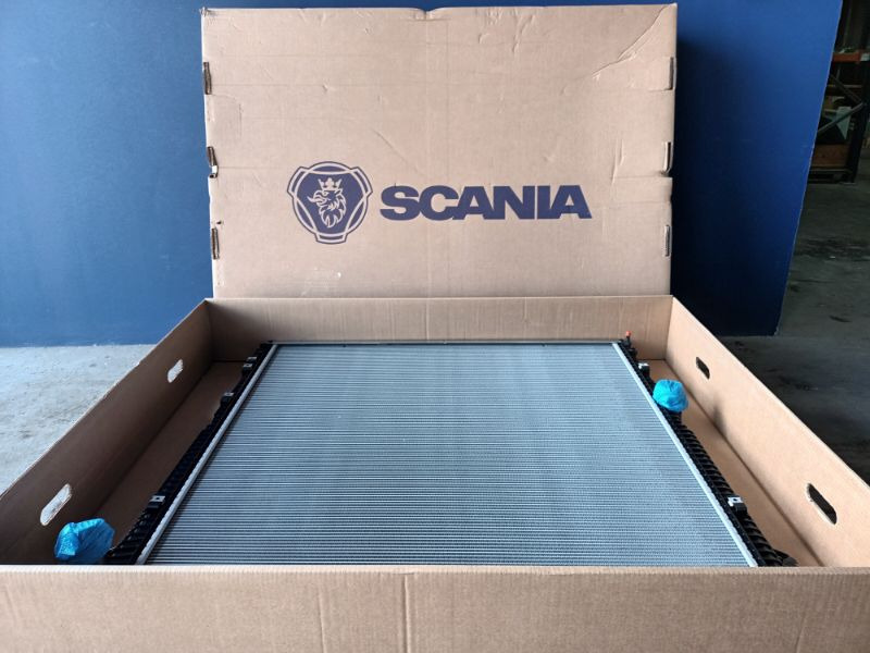 SCANIA RADIATOR 100dm² - 2552202 - Radiador para Camión: foto 1 SCANIA RADIATOR 100dm² - 2552202 - Radiador para Camión: foto 1