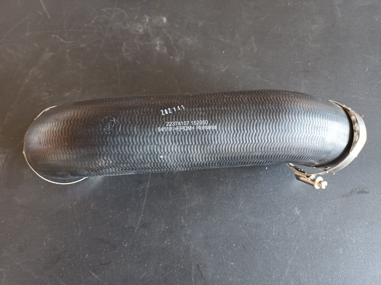 VOLVO HOSE 22374107 - Caja de cambios y piezas para Camión: foto 1 VOLVO HOSE 22374107 - Caja de cambios y piezas para Camión: foto 1