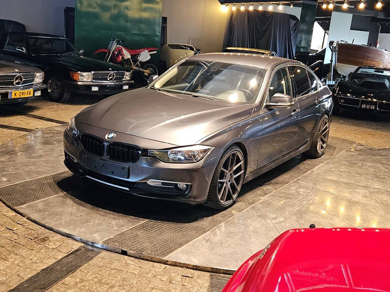 BMW 3-Reeks (F30) _ 320d - Sedan: foto 1 BMW 3-Reeks (F30) _ 320d - Sedan: foto 1