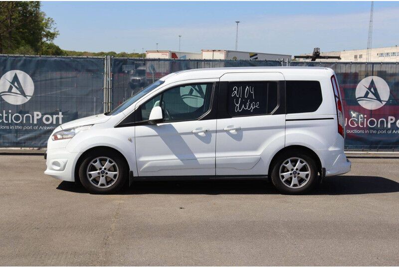 Ford Tourneo - Sedan: foto 2 Ford Tourneo - Sedan: foto 2