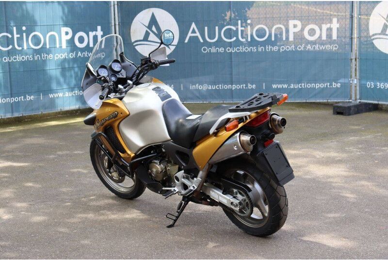 Honda Varadero 1000 - Motocicleta: foto 5 Honda Varadero 1000 - Motocicleta: foto 5