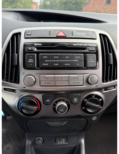 Sedan Hyundai i20 1.1 CRDI: foto 11