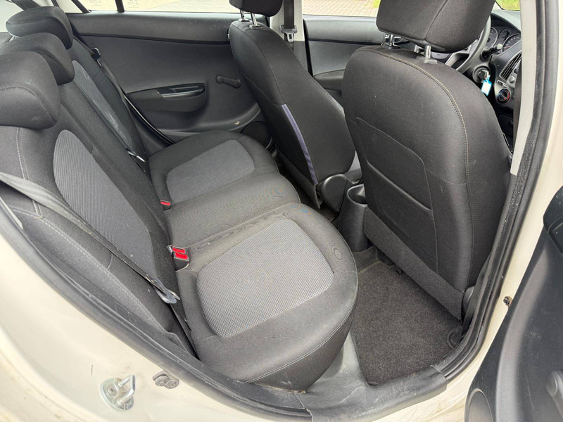 Sedan Hyundai i20 1.1 CRDI: foto 18
