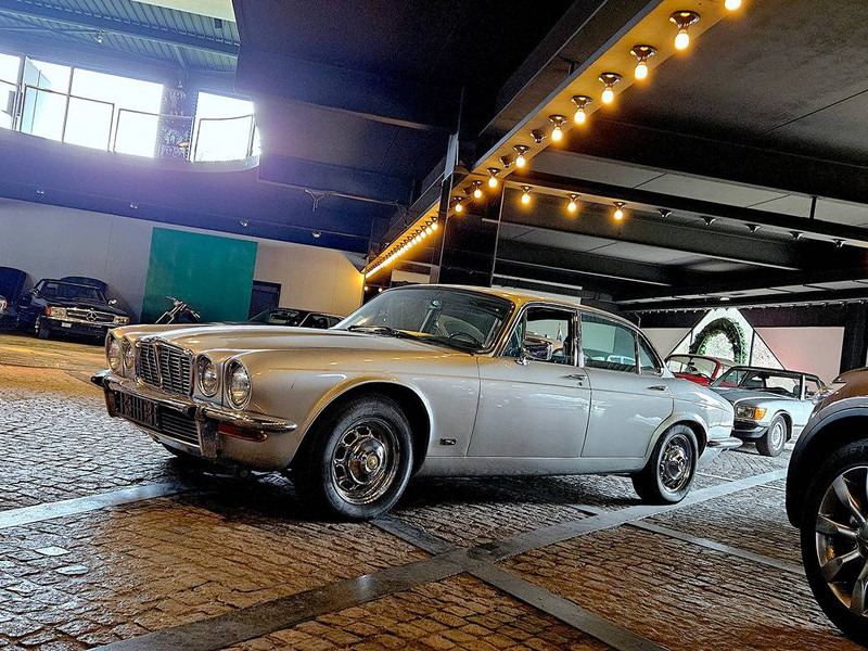 Jaguar XJ (series II) 4.2 Automatic - Sedan: foto 2 Jaguar XJ (series II) 4.2 Automatic - Sedan: foto 2