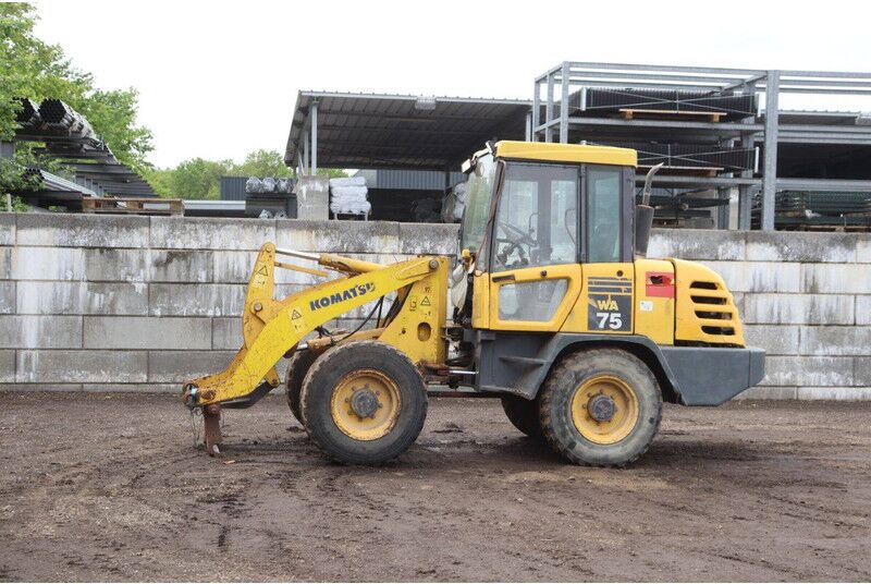 Komatsu WA 75-3 - Cargadora de ruedas: foto 1 Komatsu WA 75-3 - Cargadora de ruedas: foto 1