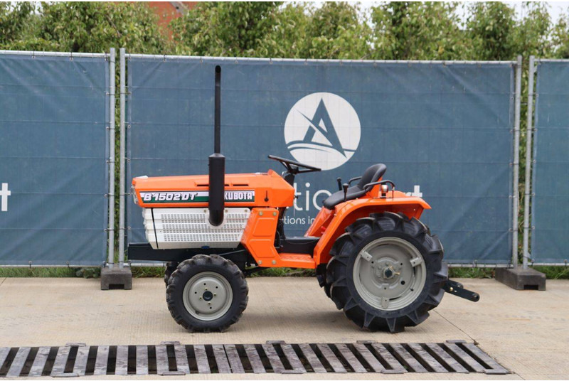 Kubota B1502DT - Tractor: foto 1 Kubota B1502DT - Tractor: foto 1