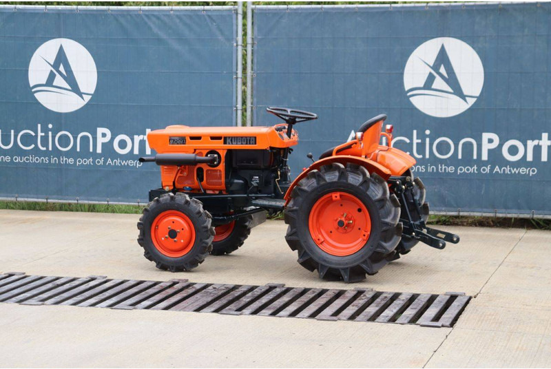 Kubota B7001DT - Tractor: foto 3 Kubota B7001DT - Tractor: foto 3