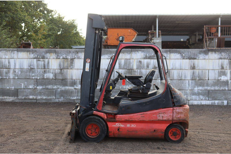 Linde E30-02 - Carretilla elevadora eléctrica: foto 2 Linde E30-02 - Carretilla elevadora eléctrica: foto 2