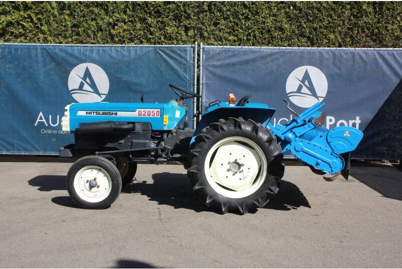 Mitsubishi D2050 - Tractor: foto 2 Mitsubishi D2050 - Tractor: foto 2