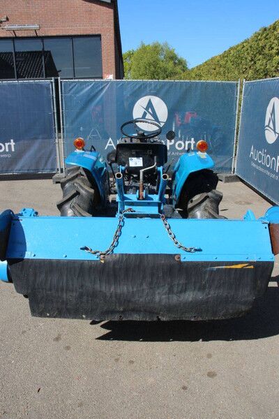 Mitsubishi D2050 - Tractor: foto 4 Mitsubishi D2050 - Tractor: foto 4
