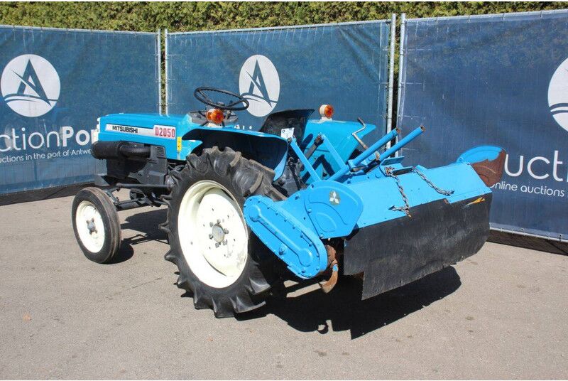Mitsubishi D2050 - Tractor: foto 3 Mitsubishi D2050 - Tractor: foto 3