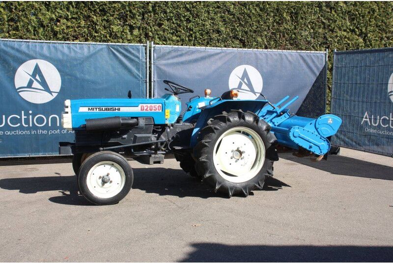 Mitsubishi D2050 - Tractor: foto 1 Mitsubishi D2050 - Tractor: foto 1