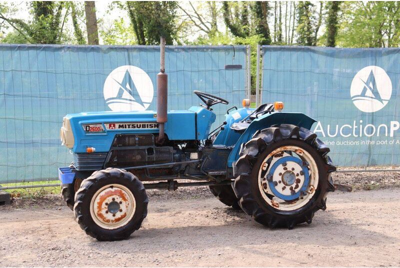 Mitsubishi D2600FD - Tractor: foto 1 Mitsubishi D2600FD - Tractor: foto 1